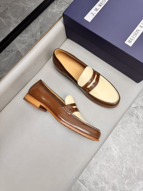 chaussure en cuir marron clair