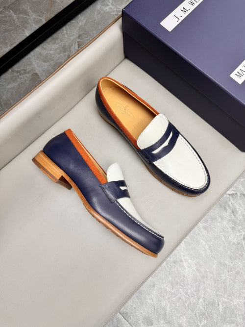 chaussure en cuir bleu