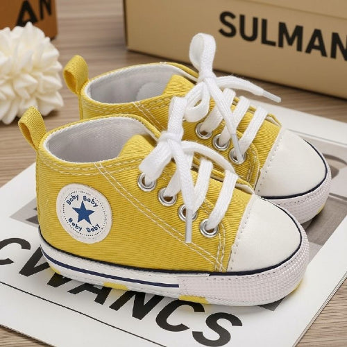 chaussure pour bébé jaune